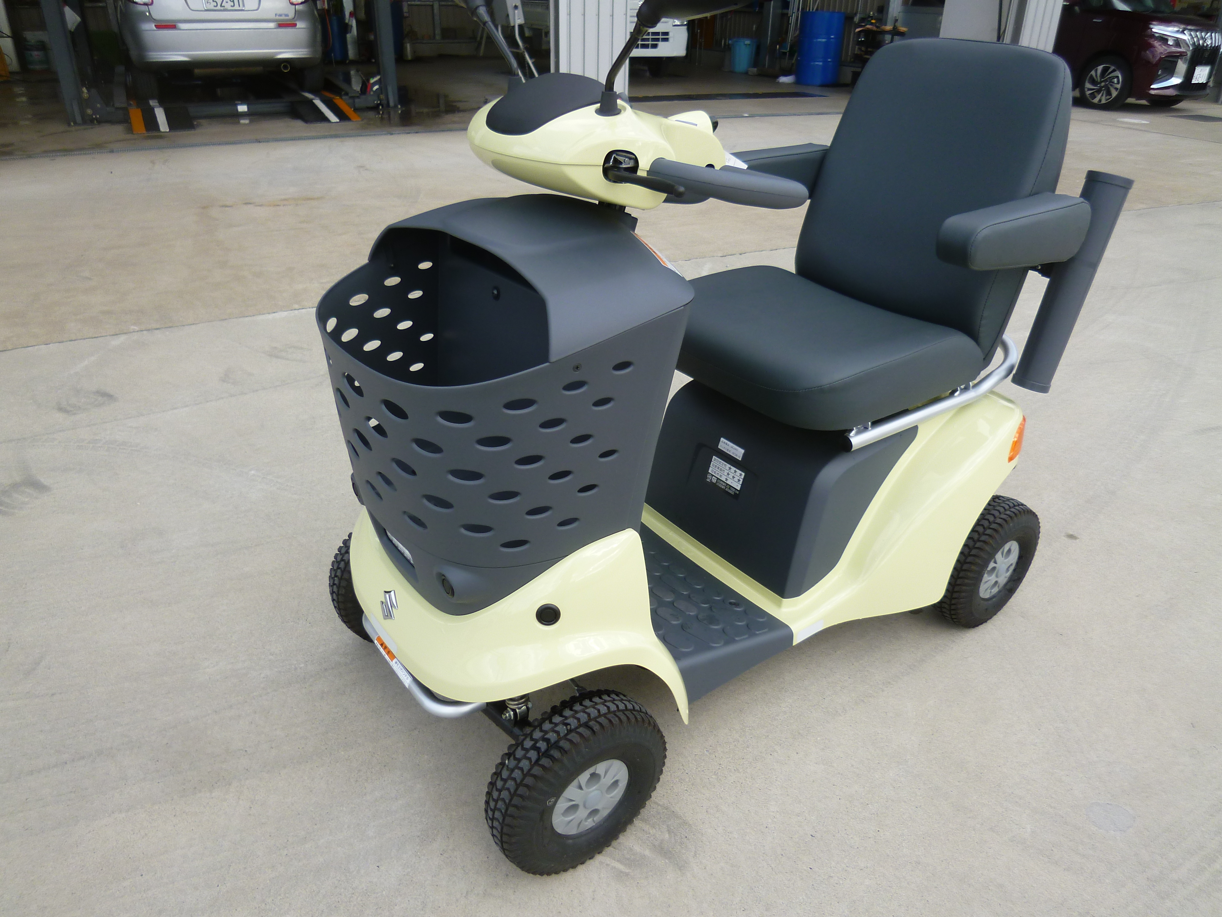 セニアカー 正面斜め